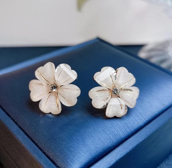 2026/06/1000094146.jpg Boucles d’Oreilles Fleur de Sakura