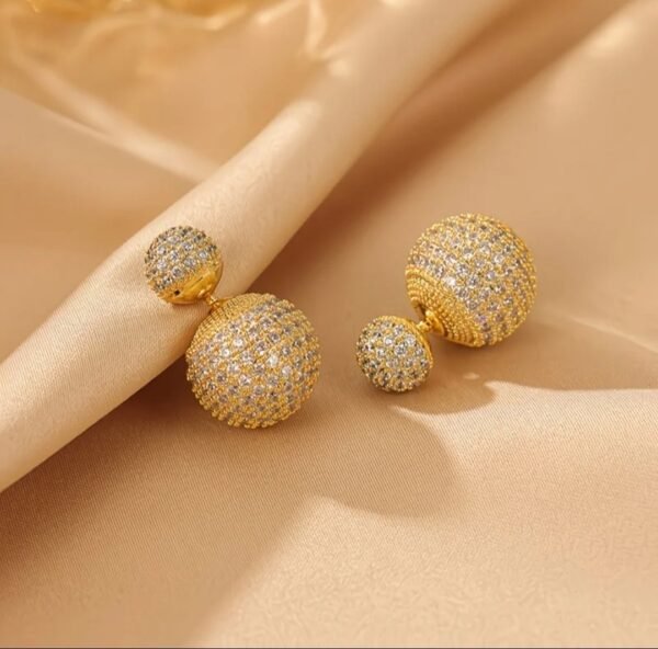 2026/07/1000127395.jpg Boucles d'oreilles double face zircons dorées