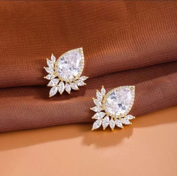 Boucles d'oreilles goutte cristal dorées