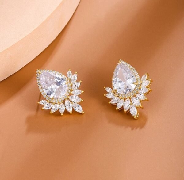 Boucles d'oreilles goutte cristal dorées