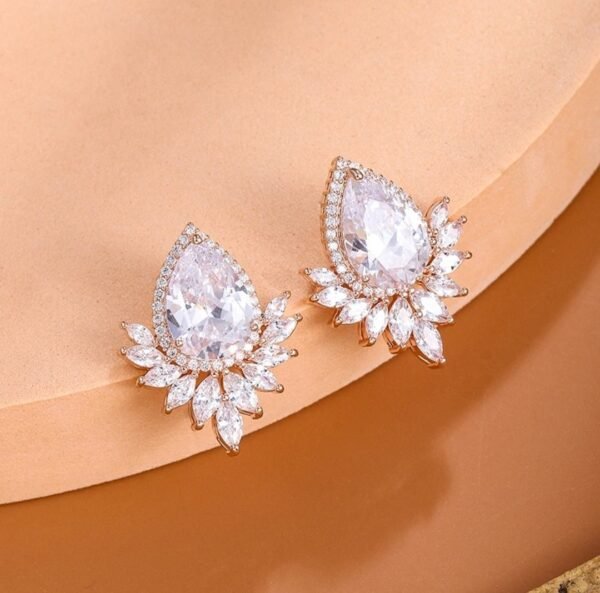 Boucles d'oreilles goutte cristal dorées