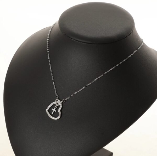 2026/09/1000157630.jpg Collier cœur croix zircon