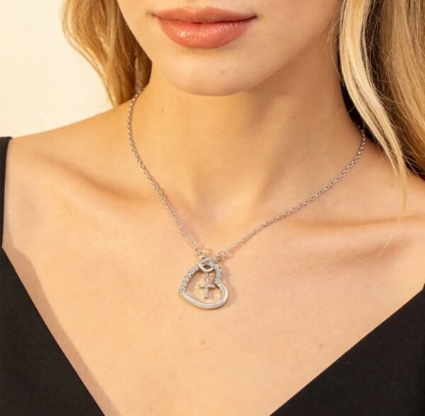 2026/09/1000157638.jpg Collier cœur croix zircons