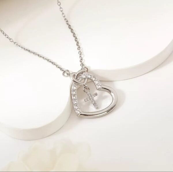 2026/09/1000157644.jpg Collier cœur croix zircon