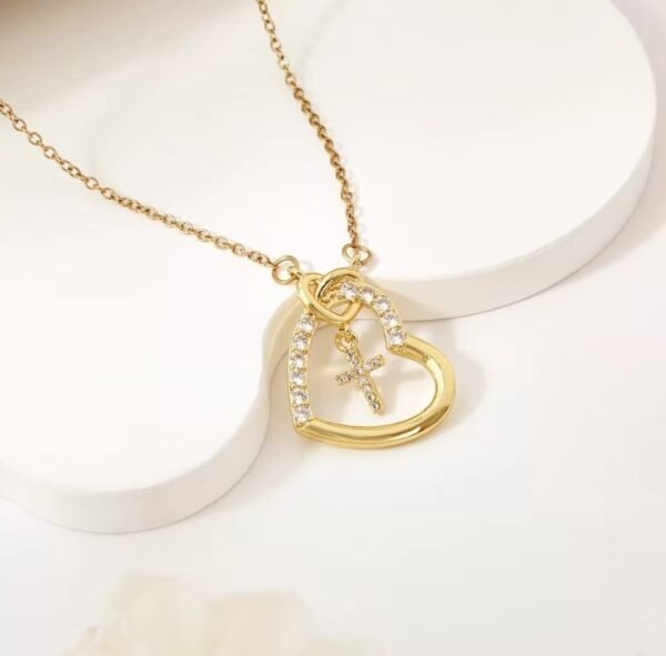 2026/09/1000157650-1.jpg Collier cœur croix zircons