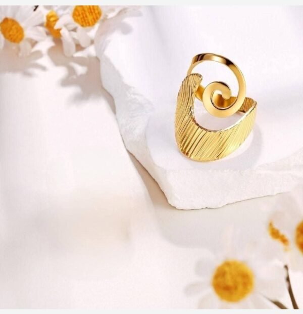 Bague spirale dorée ajustable