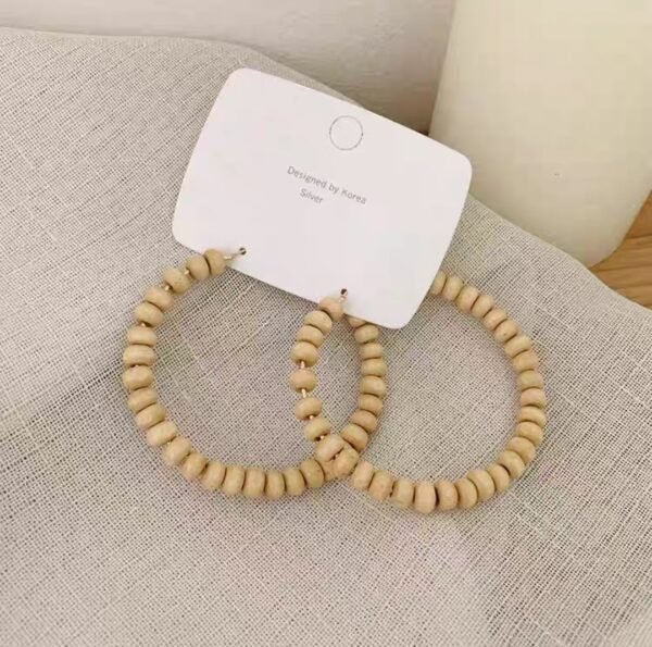 Créoles perles de bois beige