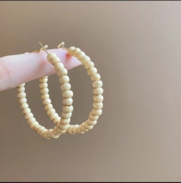 Créoles perles de bois beige