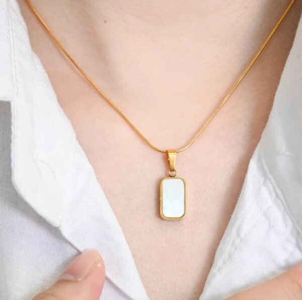 Collier pendentif rectangle