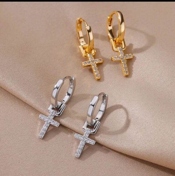 Créoles pendantes croix pavée zircons