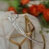 Diadème strass croisé élégant