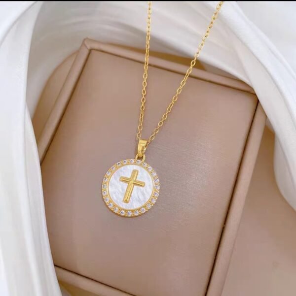 2026/09/1000219910.jpg Collier croix pendentif nacre