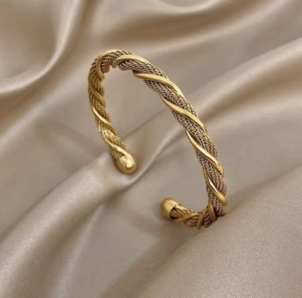 2026/09/1000220480.jpg Bracelet jonc torsadé maille dorée
