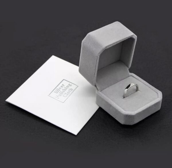 Boîte à bague en velours