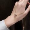 screenshot-10 Collier pendentif zircons en acier