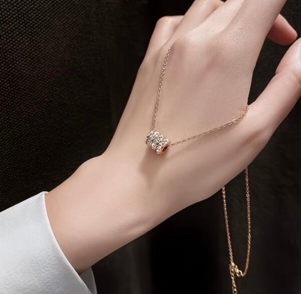 screenshot-10 Collier pendentif zircons en acier