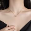 screenshot-13 Collier pendentif zircons en acier