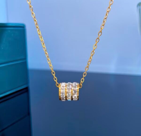 screenshot-7 Collier pendentif zircons en acier
