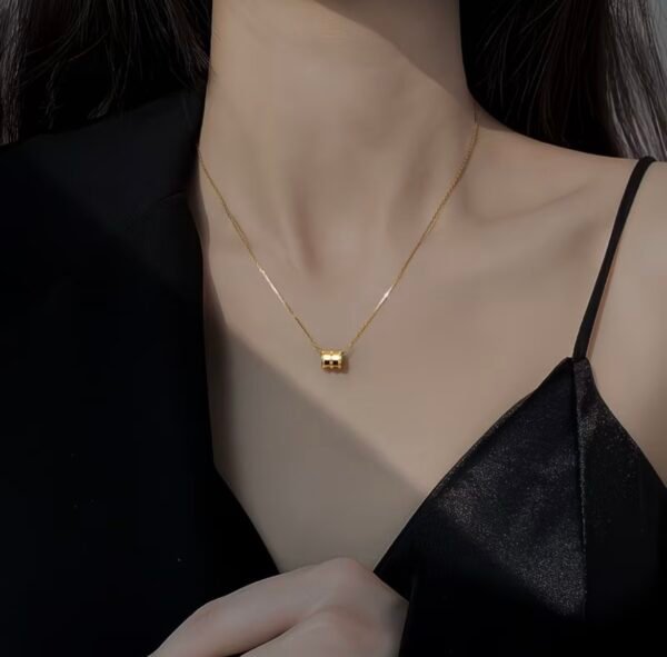 screenshot-26 Collier