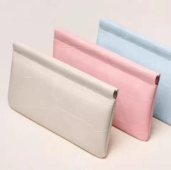 2026/10/1000260255.jpg Pochette "Zara"